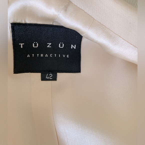 Creamy beige wool tuxedo style blazer black beaded buttons long sleeves & cuffs - Picture 4 of 16